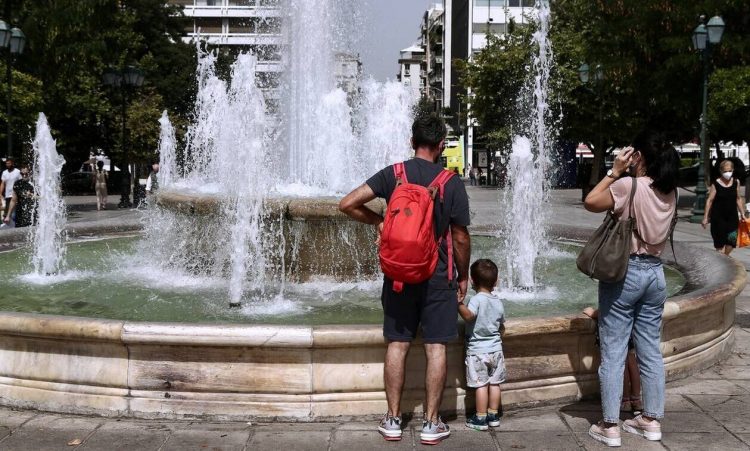 Καιρός: Παραμένει ψηλά και σήμερα ο υδράργυρος – Πού αναμένονται βροχές (χάρτες)