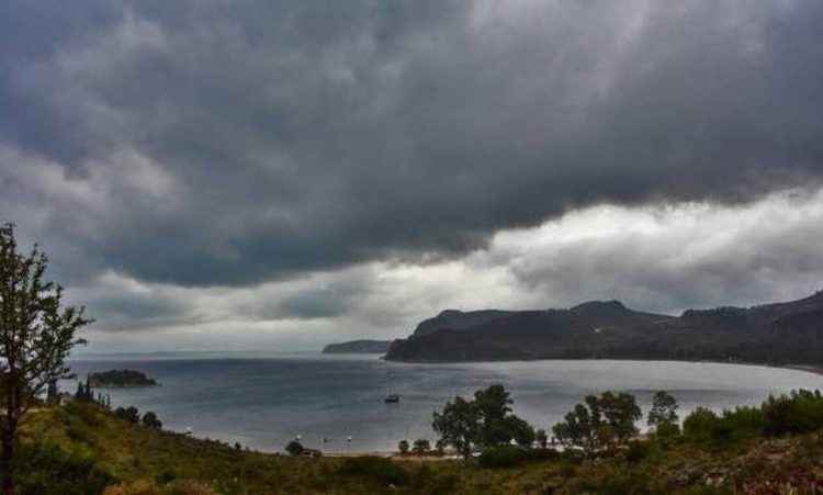 Καιρός: Ραγδαία αλλαγή στο σκηνικό με καταιγίδες και χαλάζι – Που θα είναι έντονα τα φαινόμενα