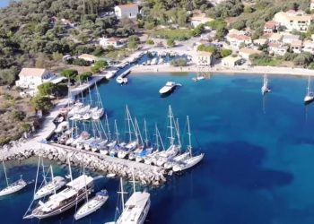 Καστός: Το μικρότερο κατοικημένο νησi του Ιονίου
