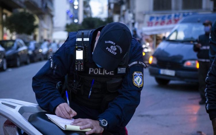1.098- έλεγχοι, 80 σε καταστήματα, και 6 συλλήψεις στη Θεσσαλία για την εφαρμογή των μέτρων για τη διασπορά του κορωνοϊού 