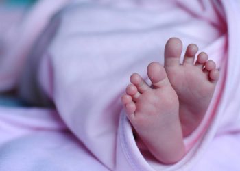 Λάρισα: Γύρισε η γλώσσα μωρού 20 μηνών – Σώθηκε χάρη στην επέμβαση της Πυροσβεστικής