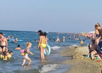Με μπάνια αποχαιρέτησαν το καλοκαίρι πολλοί Τρικαλινοί-Το αδιαχώρητο στις κοντινές παραλίες