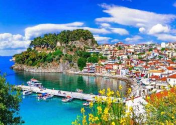 Ο πανέμορφος Λύχνος με το ατελείωτο πράσινο και τα καταγάλανα νερά