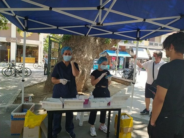 Τους νέους “χτυπά” ο κορωνοϊός στη Θεσσαλία