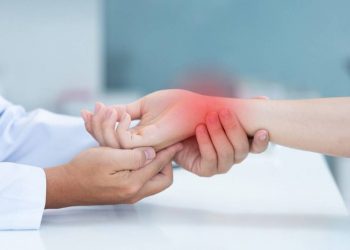 Ρευματοειδής αρθρίτιδα: 5 ψάρια που μειώνουν τον κίνδυνο εμφάνισης της πάθησης