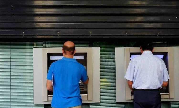 Ποιοι ασφαλισμένοι του Δημοσίου «τρέχουν» για να συνταξιοδοτηθούν πριν τα 62