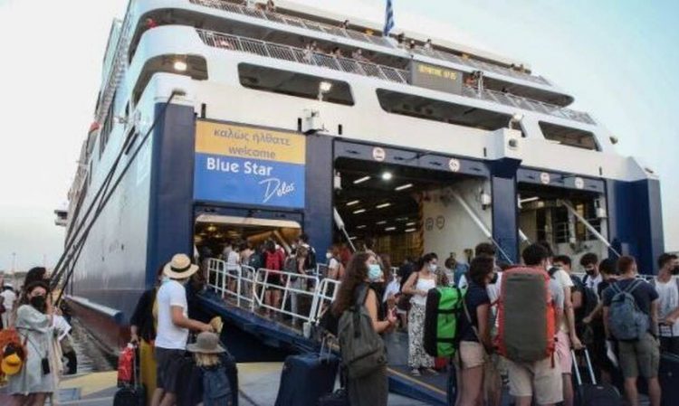 Καλπάζουσα αύξηση κρουσμάτων: Αυτό είναι το μέτρο που ανακοινώνεται για όσους γυρίζουν από διακοπές