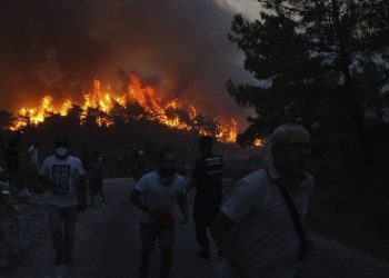 Καίγεται η νότια Ευρώπη: Οι χώρες που μετρούν τις πληγές τους – Νεκροί, καταστροφές και στάχτη
