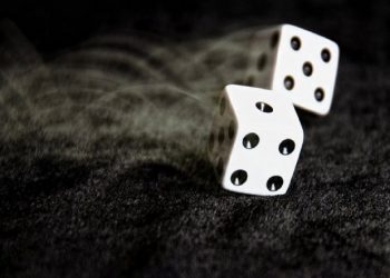 Έστησαν μπαρμπούτι σε λούνα πάρκ στα Τρίκαλα-Έπιασαν δύο Τρικαλινούς με τα ζάρια στα χέρια