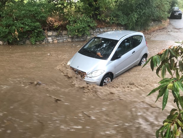 Πλημμύρες και ζημιές στον Πλαταμώνα από την σαββατιάτικη νεροποντή
