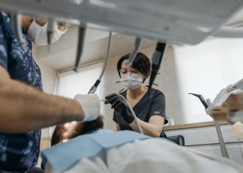 Οδοντιατρεία: Σφράγισμα «φωτιά» για εμβολιασμένους και ανεμβολίαστους – Αλαλούμ με rapid test