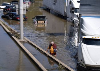Φονική θεομηνία στις ΗΠΑ: Δεκάδες οι νεκροί από τις πλημμύρες λόγω «Άιντα»