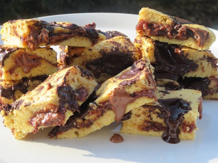 Cookies ταψιού με γέμιση μερέντας και σοκολάτας