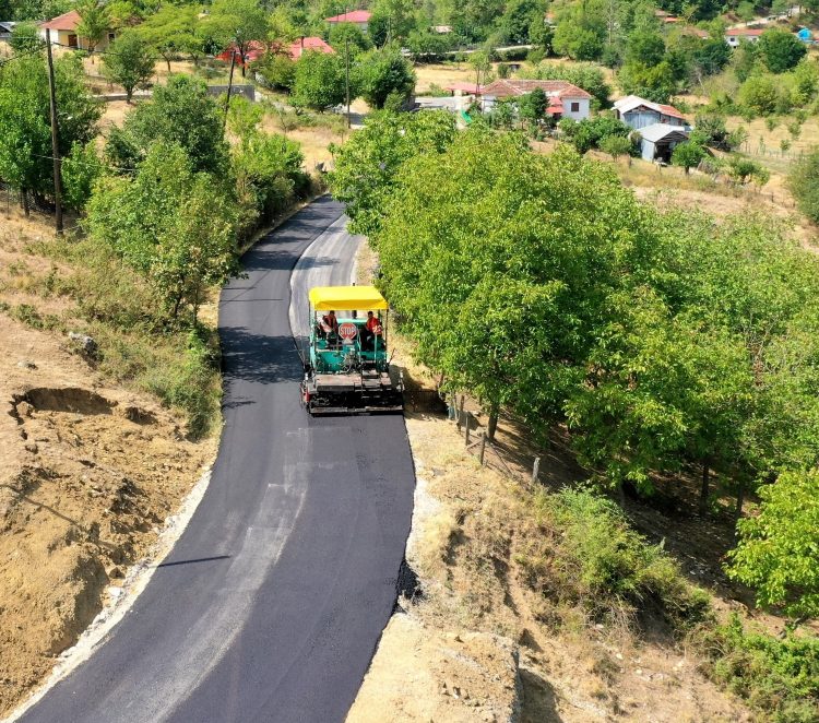 Έστρωσαν 1,7 χιλιόμετρα άσφαλτο στον δρόμο Πύλη-Ροπωτό