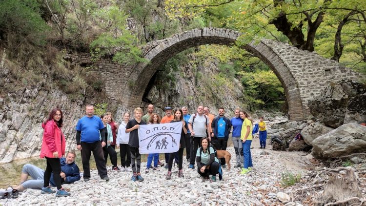 Ο Ο.Π.Ο.Π. στο τοξωτό γεφύρι του Κορακονησίου