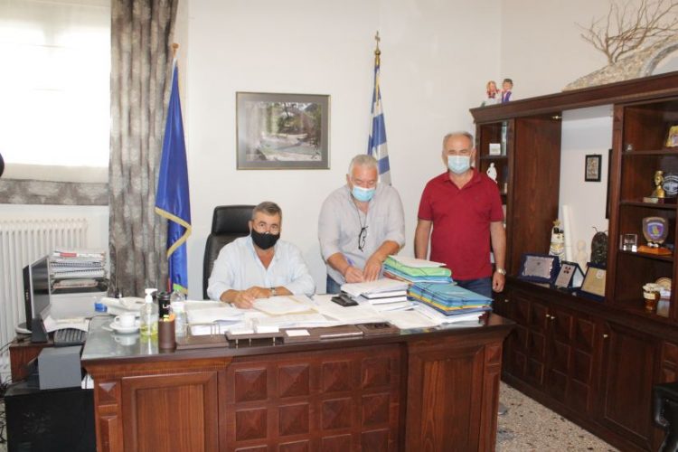 Δήμος Πύλης-Υπογράφηκε σύμβαση προϋπολογισμού 1.350.000 ευρώ για γήπεδο στο Παλαιομονάστηρο
