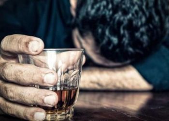 Ο εθισμός στο αλκοόλ βλάπτει την οικογένεια – Δείτε εδώ γιατί