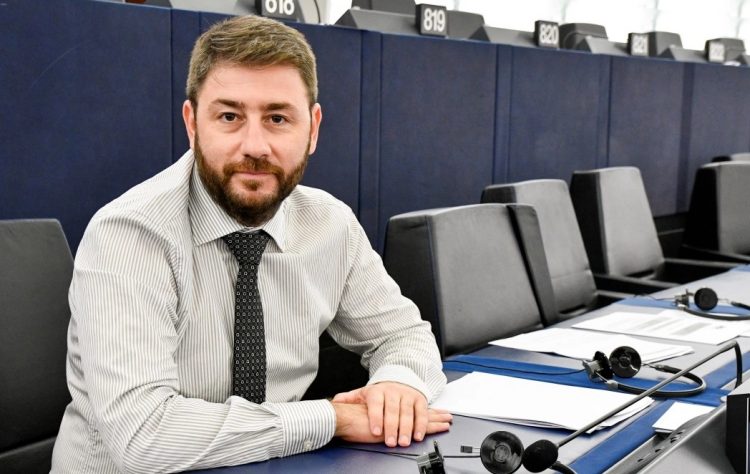 Κίνημα Αλλαγής: Αν εκλεγώ πρόεδρος, δεν θα παραιτηθώ από ευρωβουλευτής, λέει ο Ανδρουλάκης