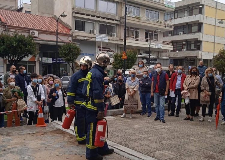 Εκκένωση του κτιρίου της Π.Ε. Τρικάλων λόγω… έκτακτης ανάγκης