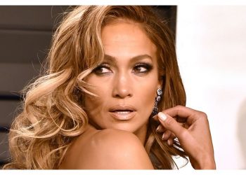 Jennifer Lopez | Οι 5 χρυσοί skincare κανόνες που την κάνουν να δείχνει 10 χρόνια νεότερη
