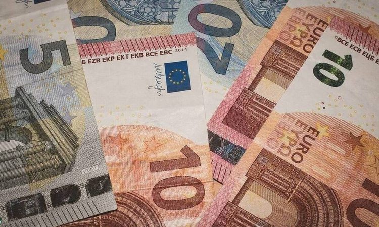 Εισφοράς αλληλεγγύης : Προς κατάργηση για δημοσίους υπάλληλους και συνταξιούχους