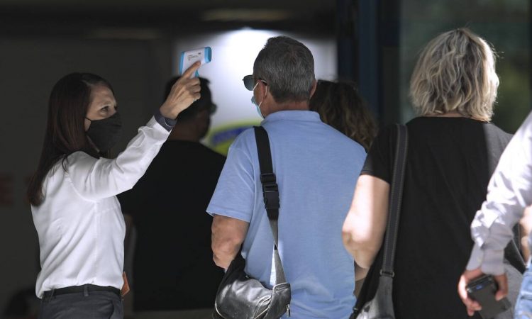 Εμβολιασμός: Ανοίγει η πλατφόρμα των ραντεβού για τρίτη δόση στους άνω των 60 και τους υγειονομικούς