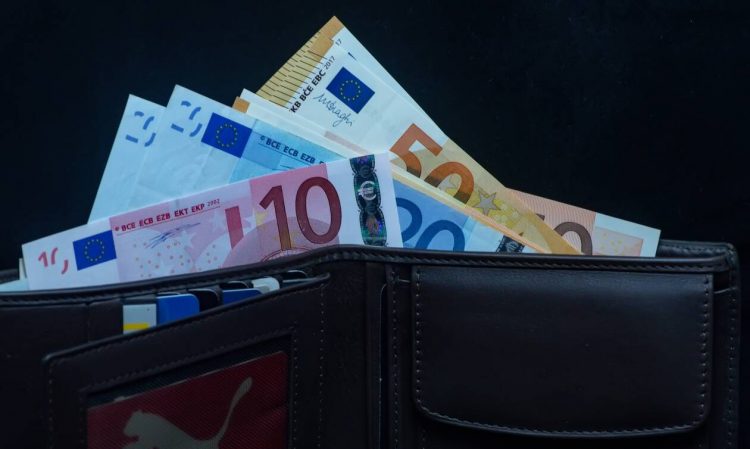 ΟΠΕΚΑ: Σήμερα καταβάλλεται η 4η δόση για το επίδομα παιδιού – Όλες οι πληρωμές