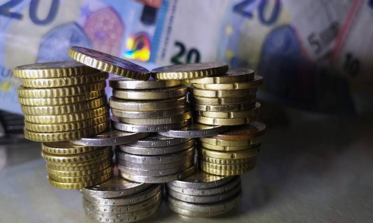 Οι δικαιούχοι του προγράμματος «πρώτο ένσημο» – Τι κερδίζουν οι νέοι έως 29 ετών
