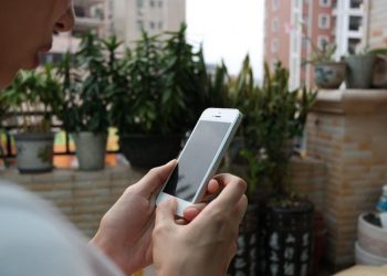 Πώς να επιδιορθώσετε την οθόνη του iPhone σας με οδοντόκρεμα