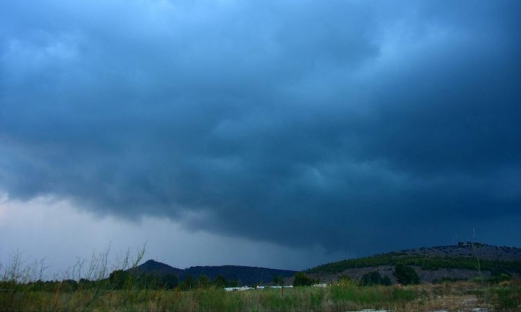 Αλλάζει ο καιρός: Φθινοπωρινή η Τετάρτη με πτώση της θερμοκρασίας – Πού θα σημειωθούν καταιγίδες