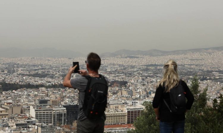 Καιρός: Δευτέρα με σκόνη από την Αφρική και υψηλές θερμοκρασίες