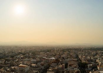 Καιρός Σαββατοκύριακο: Φθινοπωρινός καύσωνας με σκόνη από την Αφρική – Έως 37 βαθμούς η θερμοκρασία