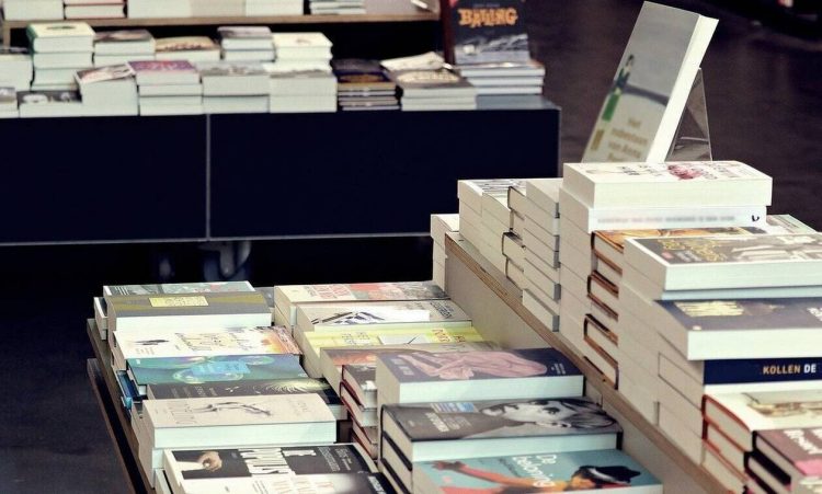 ΟΑΕΔ: Μέχρι την Κυριακή (5/9) οι αιτήσεις για τις επιταγές αγοράς βιβλίων