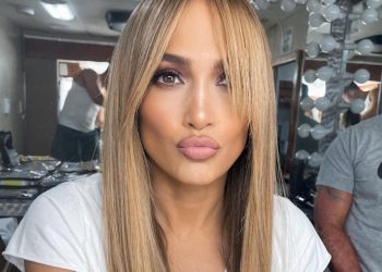 Liquid hair: Η μεγαλύτερη τάση στα μαλλιά στο TikTok και πώς θα την πετύχεις