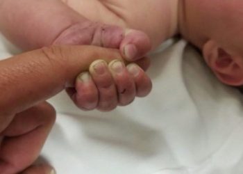 Μάνα και γιαγιά έθαψαν ζωντανό νεογέννητο βρέφος επειδή η κοπέλα ήταν ανύπαντρη