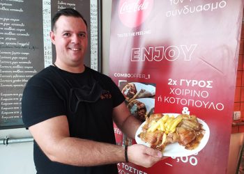 Οι όρνιθες σιγοψήνονται… εις την πυράν προσφέροντας στους Τρικαλινούς το πιο λαχταριστό κοτόπουλο της πόλης