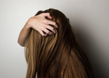 Τριχόπτωση το φθινόπωρο; 5 tips για να την αντιμετωπίσεις