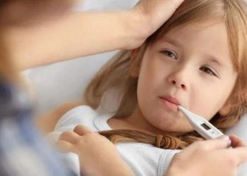 Πυρετός στα παιδιά: Τι πρέπει να κάνετε σε κάθε περίπτωση – Η πυρετοφοβία των γονέων