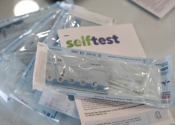 Self test για μαθητές: Από σήμερα η δωρεάν διάθεσή τους στα φαρμακεία – Πότε θα πρέπει να γίνουν