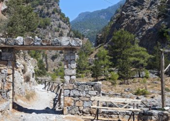 Αγία Ρουμέλη: Το απομονωμένο χωριουδάκι που για να πας πρέπει να διασχίσεις το μακρύτερο φαράγγι της χώρας