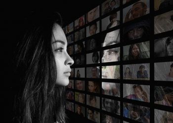 Εφηβεία και social media. Πού βρίσκεται η διαχωριστική γραμμή ανάμεσα στη διασκέδαση και τον εθισμό;