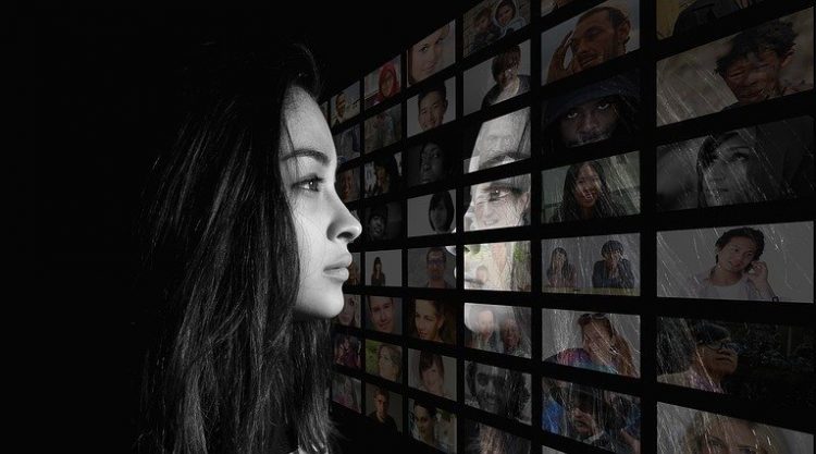 Εφηβεία και social media. Πού βρίσκεται η διαχωριστική γραμμή ανάμεσα στη διασκέδαση και τον εθισμό;