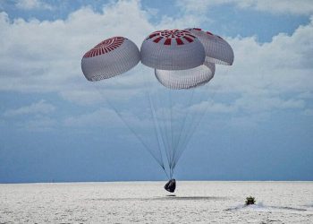 SpaceX: Προσθαλασσώθηκε ανοιχτά της Φλόριντας το σκάφος με τους 4 πρώτους τουρίστες του διαστήματος