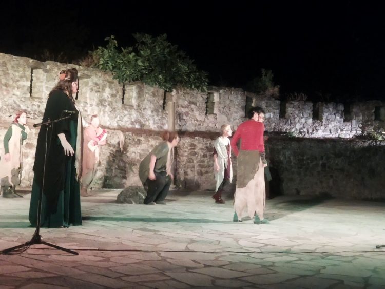 Εντυπωσίασαν τους Τρικαλινούς οι «Τρωάδες» του Ευριπίδη από τη θεατρική ομάδα του ΠΑΜΕ