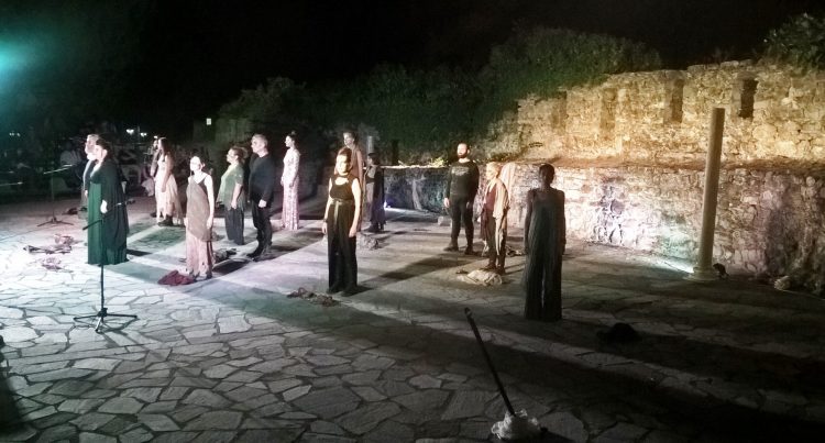 Εντυπωσίασαν τους Τρικαλινούς οι «Τρωάδες» του Ευριπίδη από τη θεατρική ομάδα του ΠΑΜΕ