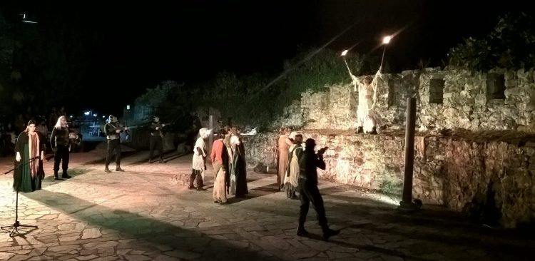 Εντυπωσίασαν τους Τρικαλινούς οι «Τρωάδες» του Ευριπίδη από τη θεατρική ομάδα του ΠΑΜΕ