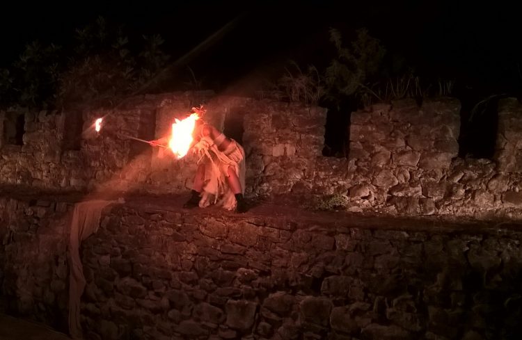 Εντυπωσίασαν τους Τρικαλινούς οι «Τρωάδες» του Ευριπίδη από τη θεατρική ομάδα του ΠΑΜΕ