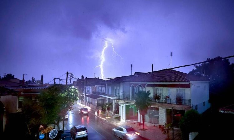 Καιρός: Βροχές και καταιγίδες σήμερα (05/09) – Σε ποιες περιοχές θα «χτυπήσει» η κακοκαιρία