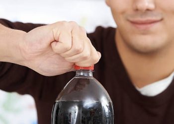 22χρονος ήπιε ενάμισι λίτρο Coca Cola μέσα σε 10 λεπτά και πέθανε
