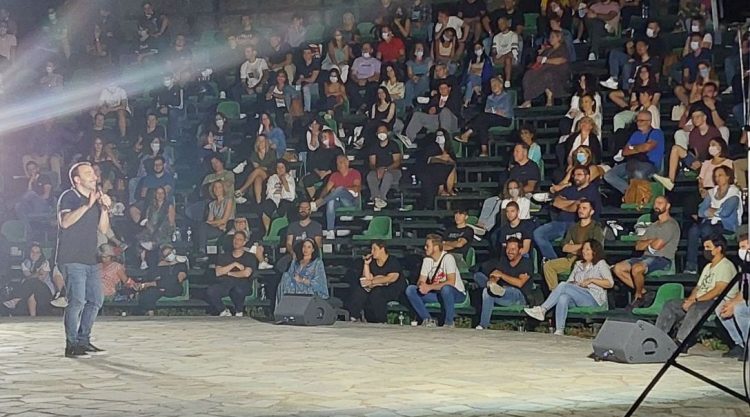 Αφθονο γέλιο σε τέλειο «Τάιμινγκ» από τον Γ. Χατζηπαύλου στο Φεστιβάλ Κωμωδίας 2021